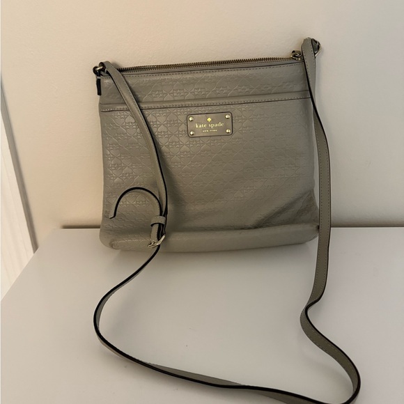 👜 Kate Spade New York Embossed Crossbody Bag – Grey - Picture 1 of 2